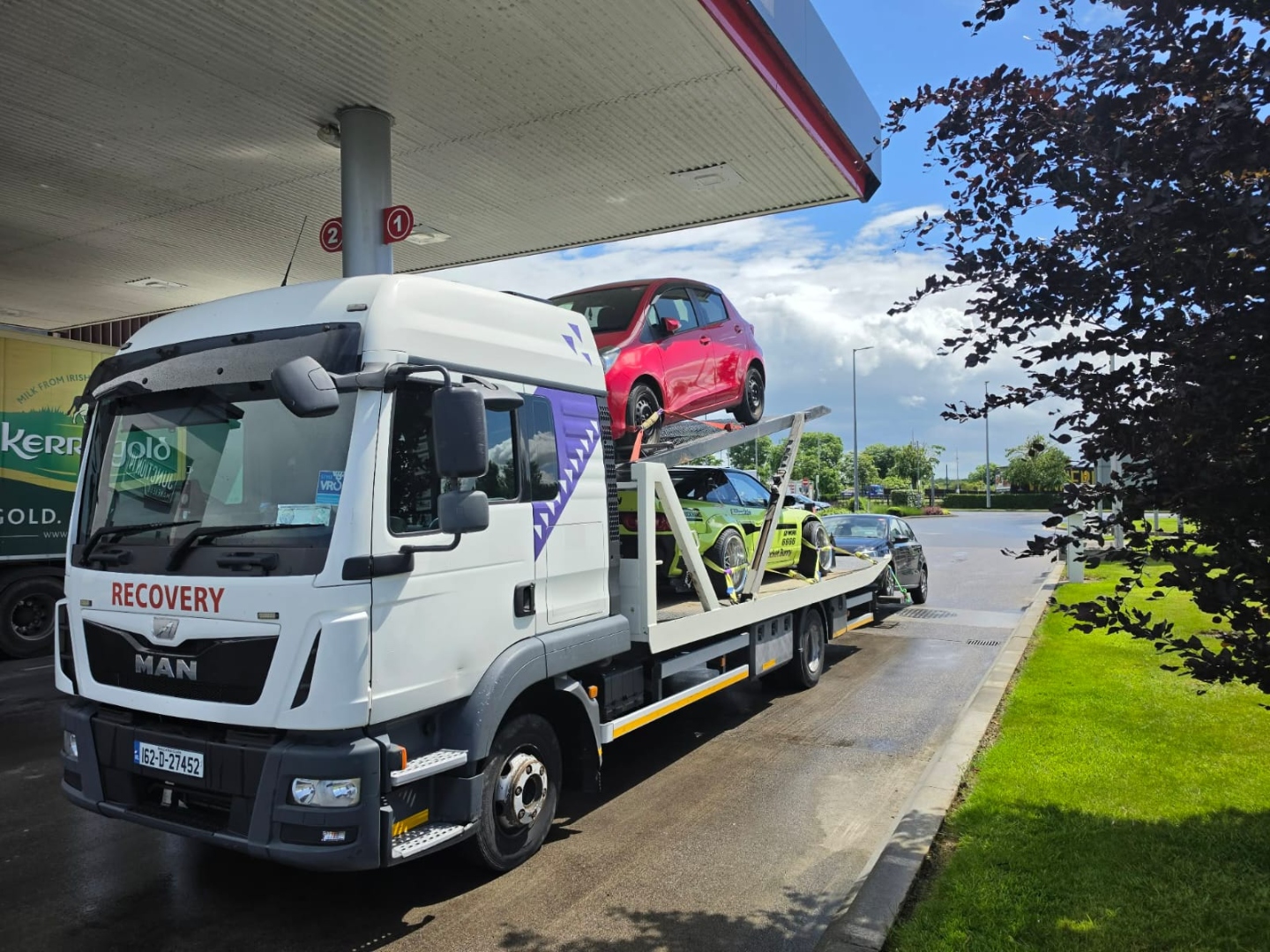 AH Recovery multi-car transporter in action